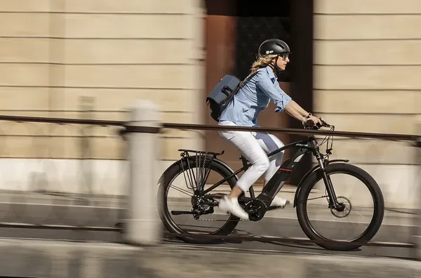 Velo electrique femme promotion Seven days Living Fantic 11