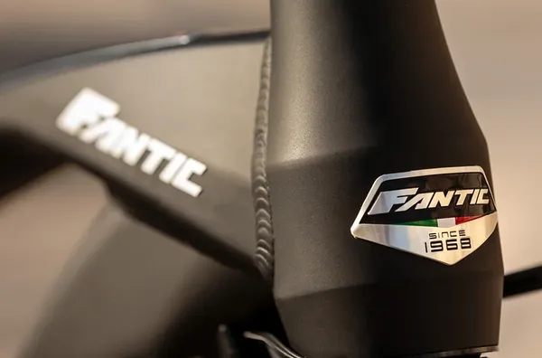 Velo electrique femme promotion Seven days Living Fantic 17