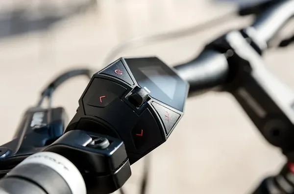 Velo electrique femme promotion Seven days Living Fantic 21